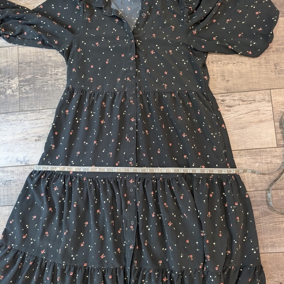 Levi's Black and White Tiered Midi Dress with Puff Sleeves - Picture 8 of 10